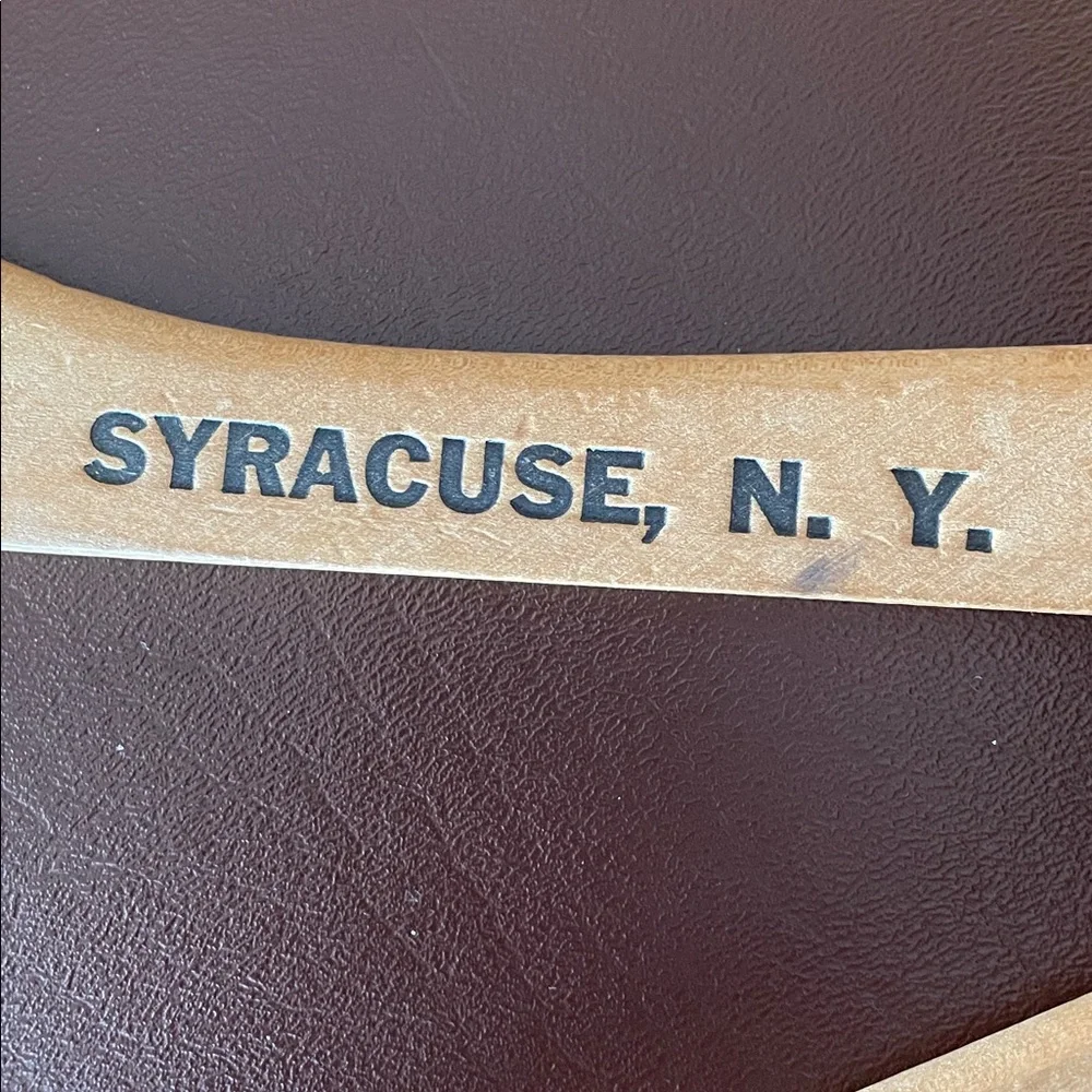 VTG Wooden Hanger with Hotel Syracuse, NY